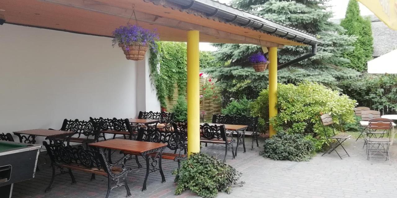 Pod Zlotym Zaglem Hotel Karwia Exterior photo